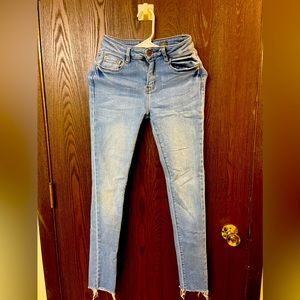 Reposhing this too small for me.